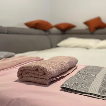 Rovci 1 アパート *