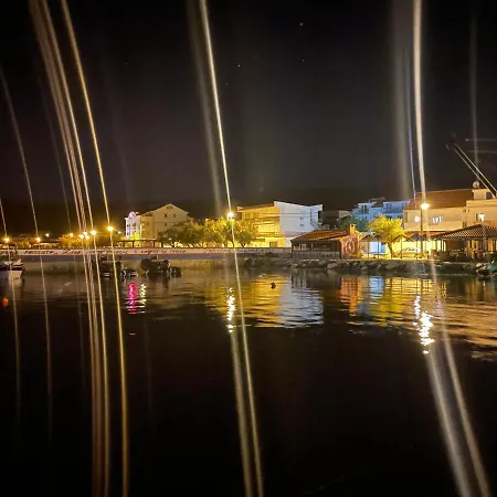 Rovci 1 アパート *