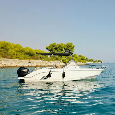 Rovci 1 アパート