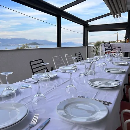 Rovci 1 アパート